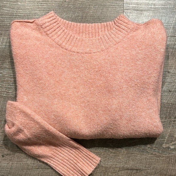 American Eagle Outfitters Sweaters - American Eagle drop shoulder cropped Rose Pink Sweater size small
